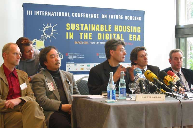 Congreso Mundial: 'Sustainable Housing in the Digital Era'. Barcelona. Henk Döll, Sigeru Bahn, Luis De Garrido, Erik van Egeraat (Mecanoo)